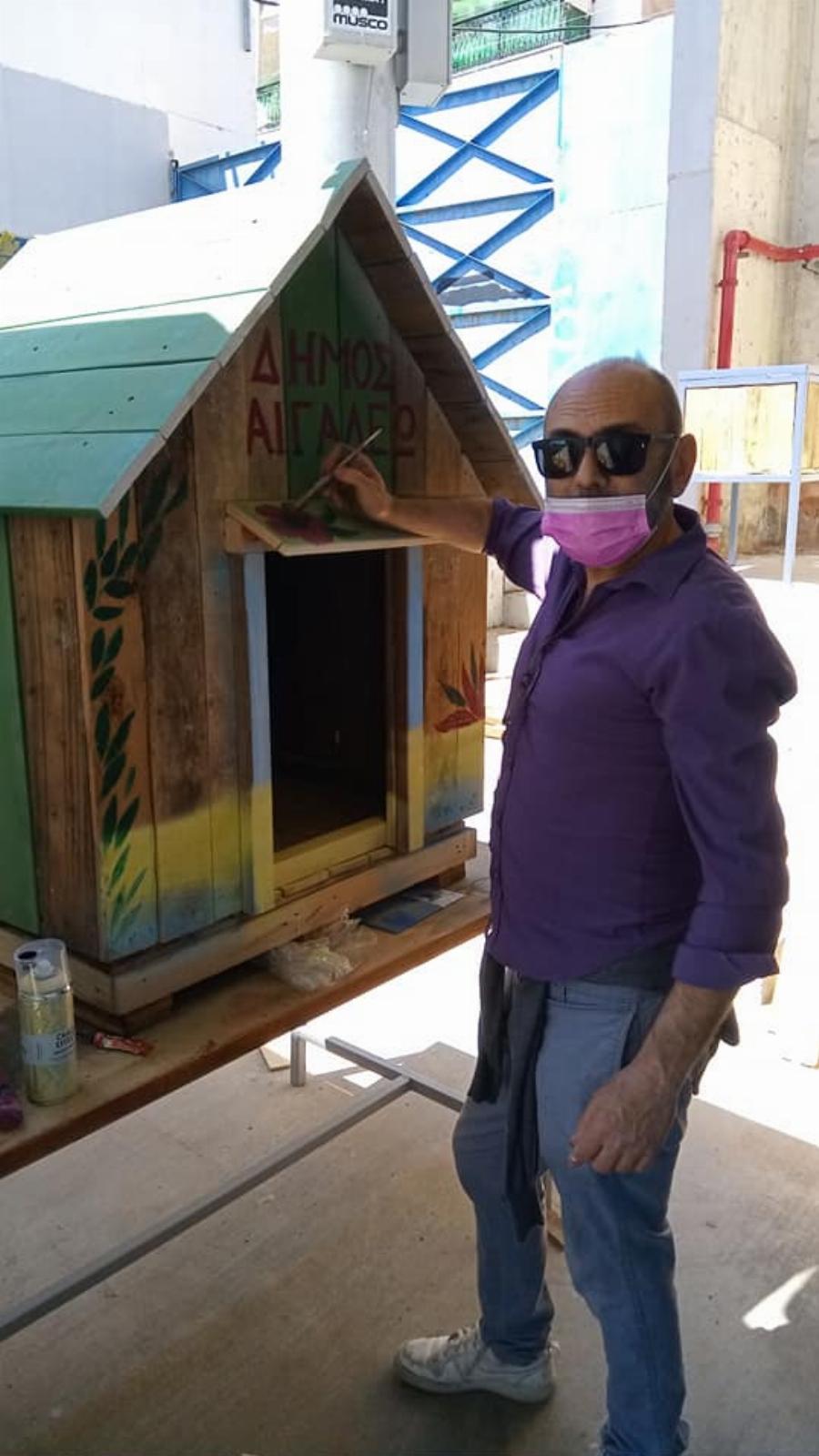 Ο Δήμος Αιγάλεω ετοιμάζει πανέμορφα ξύλινα σπιτάκια για τα αδέσποτα