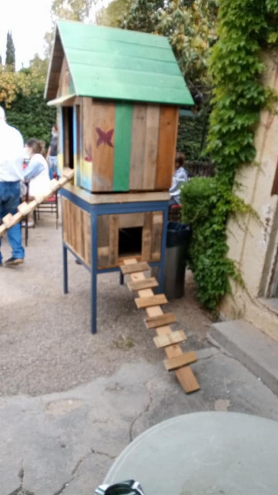 Ο Δήμος Αιγάλεω ετοιμάζει πανέμορφα ξύλινα σπιτάκια για τα αδέσποτα