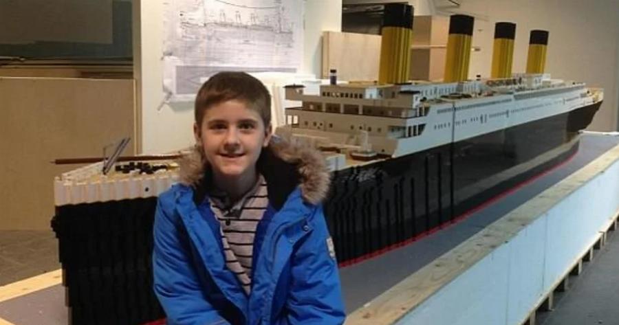 Πιτσιρίκος 15 ετών με αυτισμό, δημιούργησε τον Τιτανικό με τουβλάκια Lego