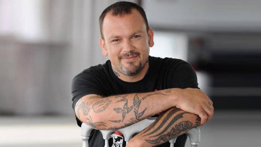 Τα κατάφεραν και καθάρισαν: 6 διάσημοι Έλληνες που νίκησαν τον αλκοολισμό