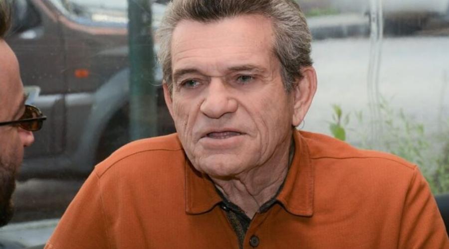 Τα κατάφεραν και καθάρισαν: 6 διάσημοι Έλληνες που νίκησαν τον αλκοολισμό