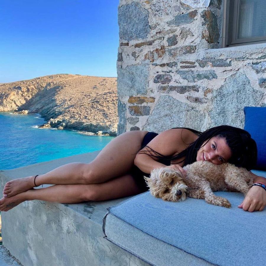 “Μην ακούτε τοξικούς ανθρώπους”: Το ξέσπασμα της Δανάης Μπάρκα και οι φωτογραφίες της με μαγιό