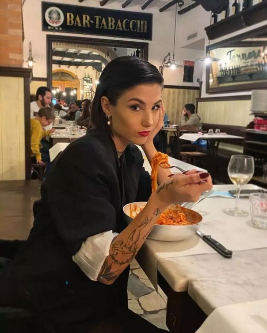 Damiano David : Για πρώτη φορά στη δημοσιότητα η κούκλα που αρραβωνιάστηκε από τα 22 του