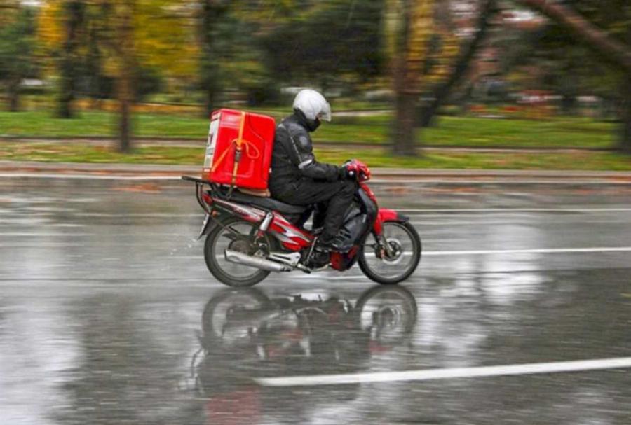 «Τα 10 λεπτά δεν είναι φιλοδώρημα» κι άλλα 9 πράγματα που σκέφτονται κρυφά οι ντελιβεράδες
