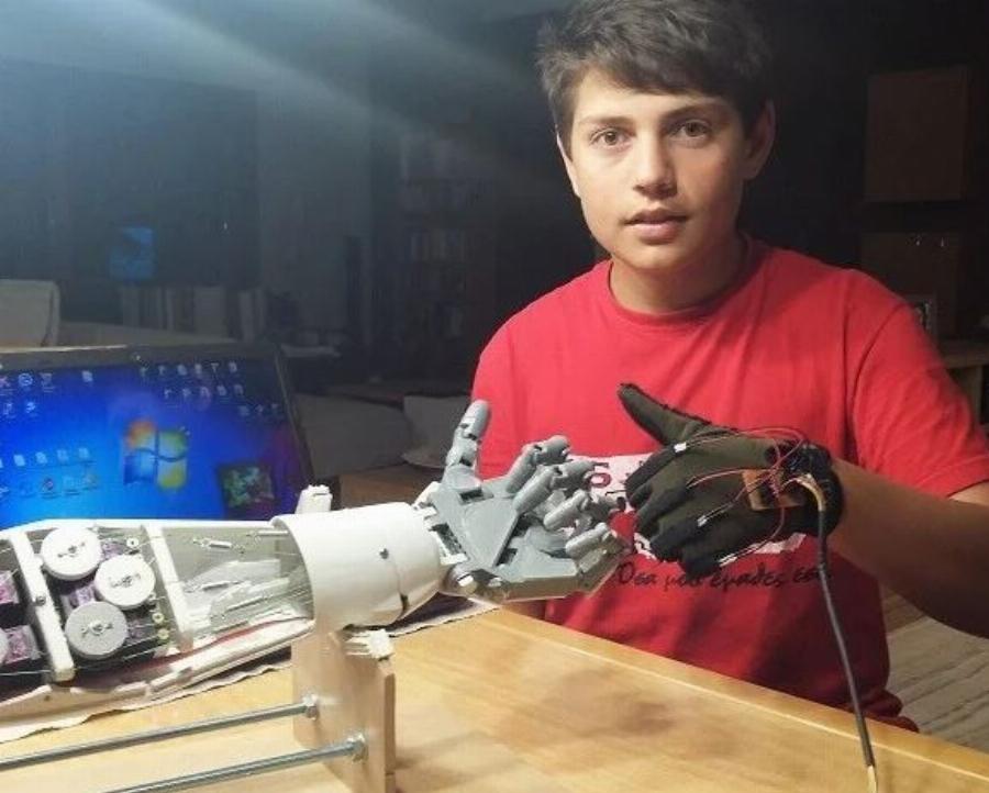 Δημήτρης Χατζής: Ο 15χρονος Καβαλιώτης που έφτιαξε ρομπότ με τεχνητή νοημοσύνη και υποκλίθηκε όλος ο πλανήτης
