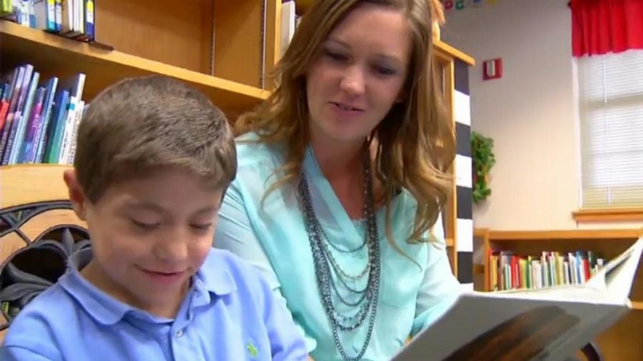 Ηρωίδα δασκάλα δώρισε το νεφρό της σε 6χρονο μαθητή της και του έσωσε τη ζωή