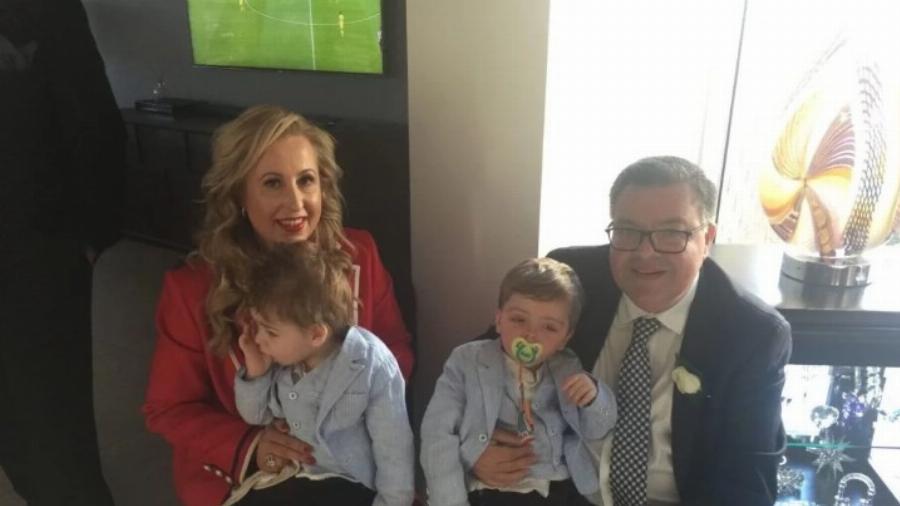 Ρόδος: Αυστραλοί απέκτησαν δίδυμα και εκπλήρωσαν το τάμα τους στην Παναγία Τσαμπίκα, κρατώντας την υπόσχεσή τους