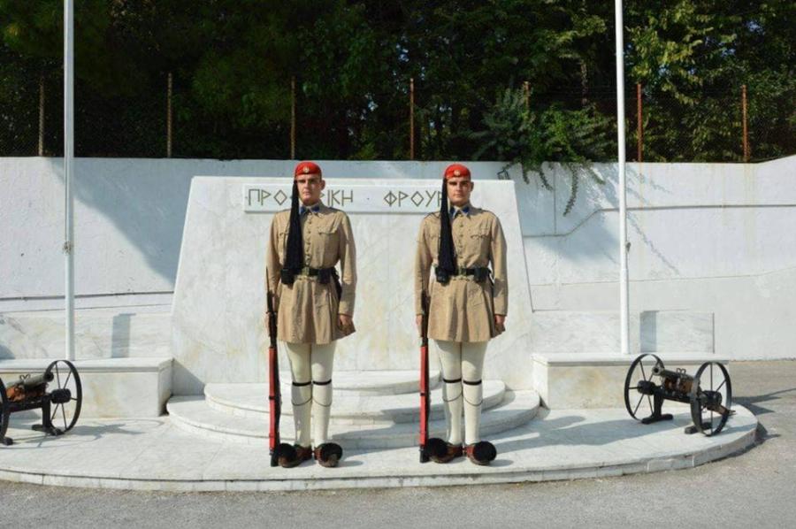 Δίδυμοι Αδερφοί Εύζωνες: «Όταν φοράμε τη στολή του Εύζωνα αισθανόμαστε τιμή και υπερηφάνεια»