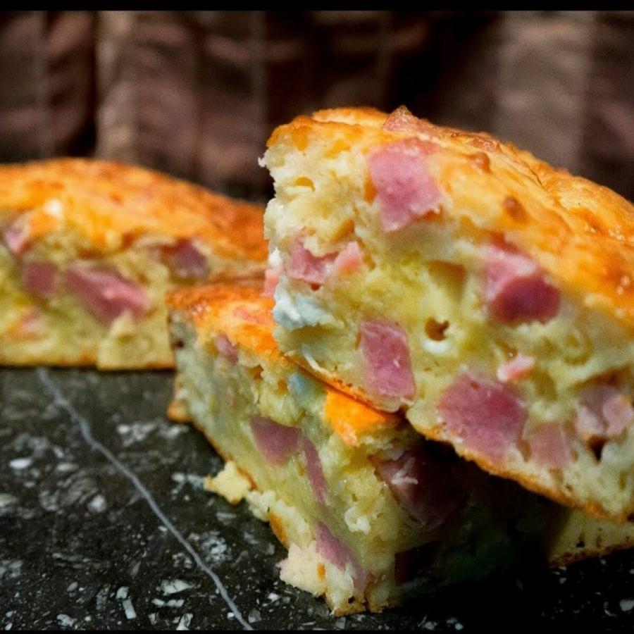 Ζαμπονοτυρόπιτα χωρίς φύλλο: Λαχταριστή και έτοιμη σε 10 λεπτά με το μυστικό της Αργυρώς Μπαρμπαρίγου