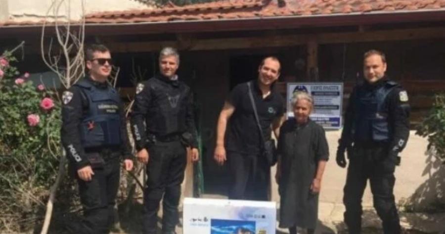 Αστυνομικοί της ομάδας ΔΙΑΣ δώρισαν τηλεόραση σε ηλικιωμένη θύμα κλοπής και μας συγκίνησαν όλους