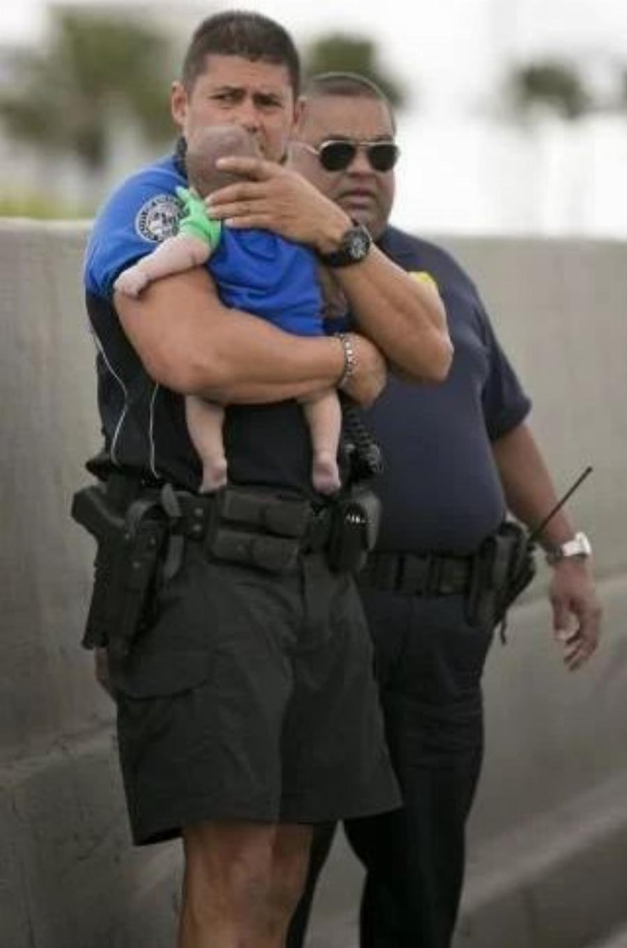 Φιλί της ζωής: 37χρονη το έδωσε στον 5 μηνών ανιψιό της και του έσωσε τελευταία στιγμή τη ζωή