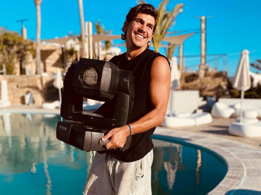 Παύλος Γαλακτερός: Μετά το τέλος του Survivor, διακοπές με τα κορίτσια του στη Μύκονο