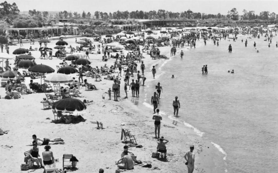 Αστέρια της Γλυφάδας: Κάνοντας μπάνιο στα Αστέρια τη δεκαετία του ’60