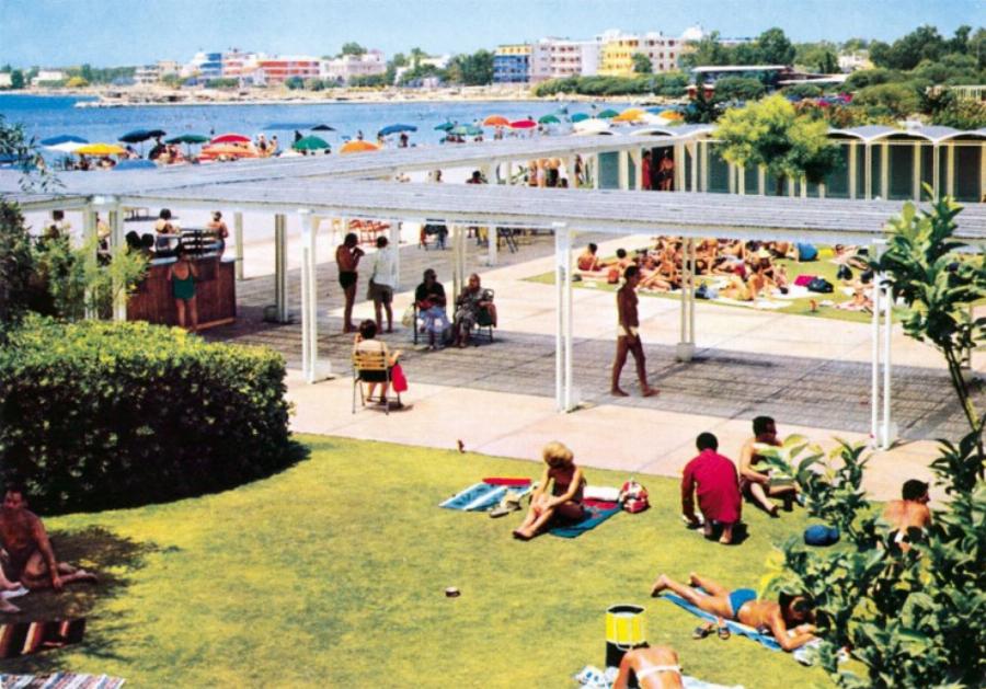 Αστέρια της Γλυφάδας: Κάνοντας μπάνιο στα Αστέρια τη δεκαετία του ’60