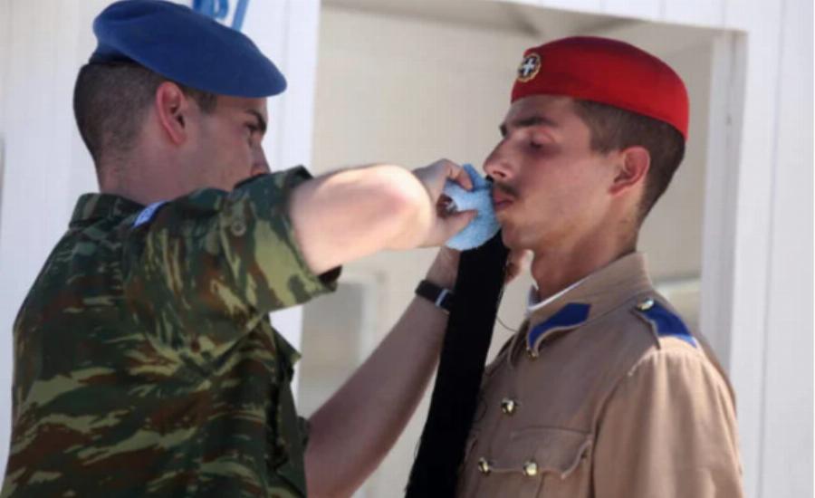 Εύζωνες στον ήλιο: Συγκινητικές εικόνες από τα παλικάρια μας που δεν περιγράφονται με λόγια