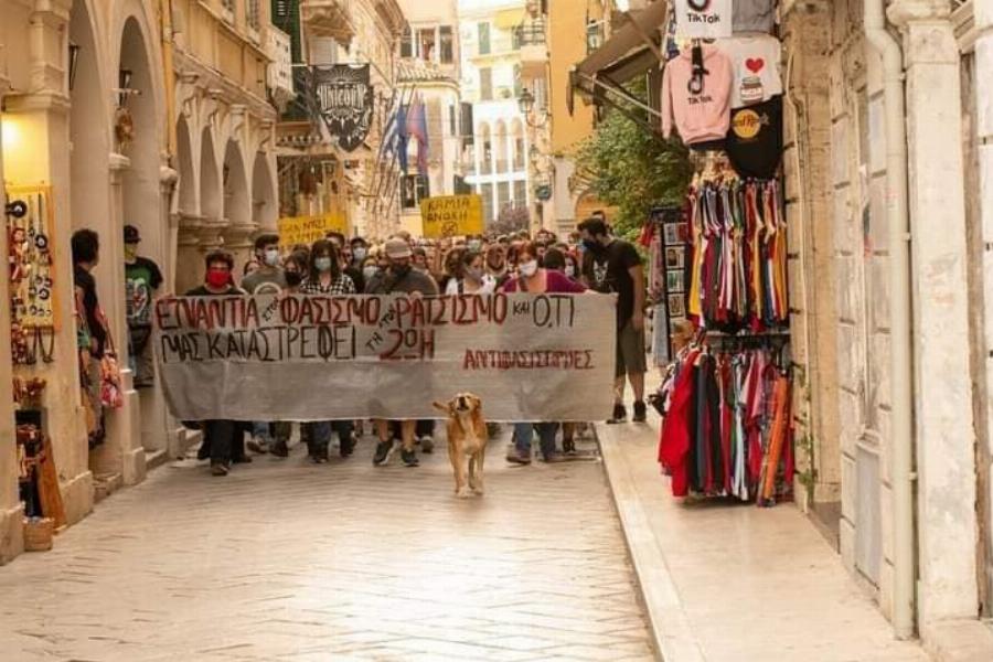 Πέθανε από γεράματα ο γνωστός αδέσποτος σκυλάκος Κανέλος που ζούσε 16 χρόνια στην πόλη της Κέρκυρας