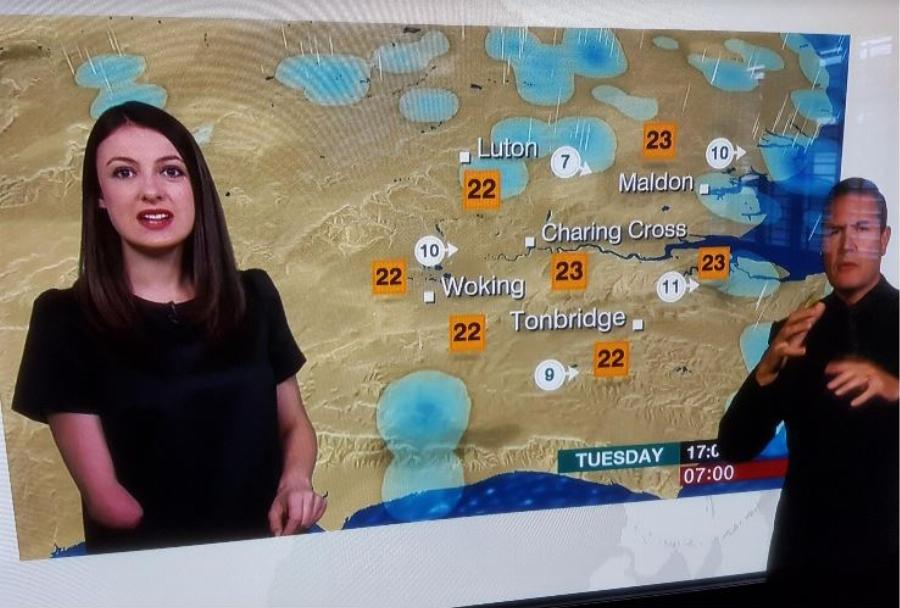 O πρώτος άνθρωπος με εμφανή αναπηρία που παρουσίασε δελτίο καιρού στο BBC