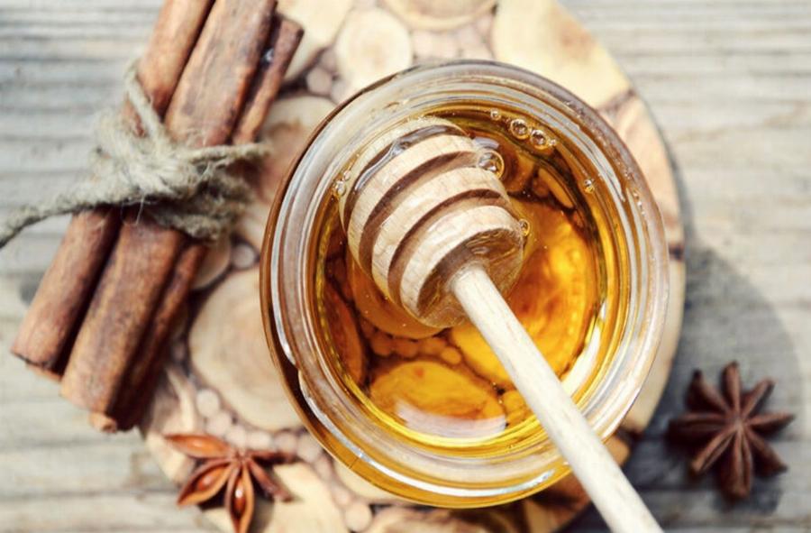 Μέλι και κανέλα: Πανίσχυρο φάρμακο κατάλληλο για καρδιοπάθειες, αρθρίτιδες, δυσπεψία, ακμή και κούραση