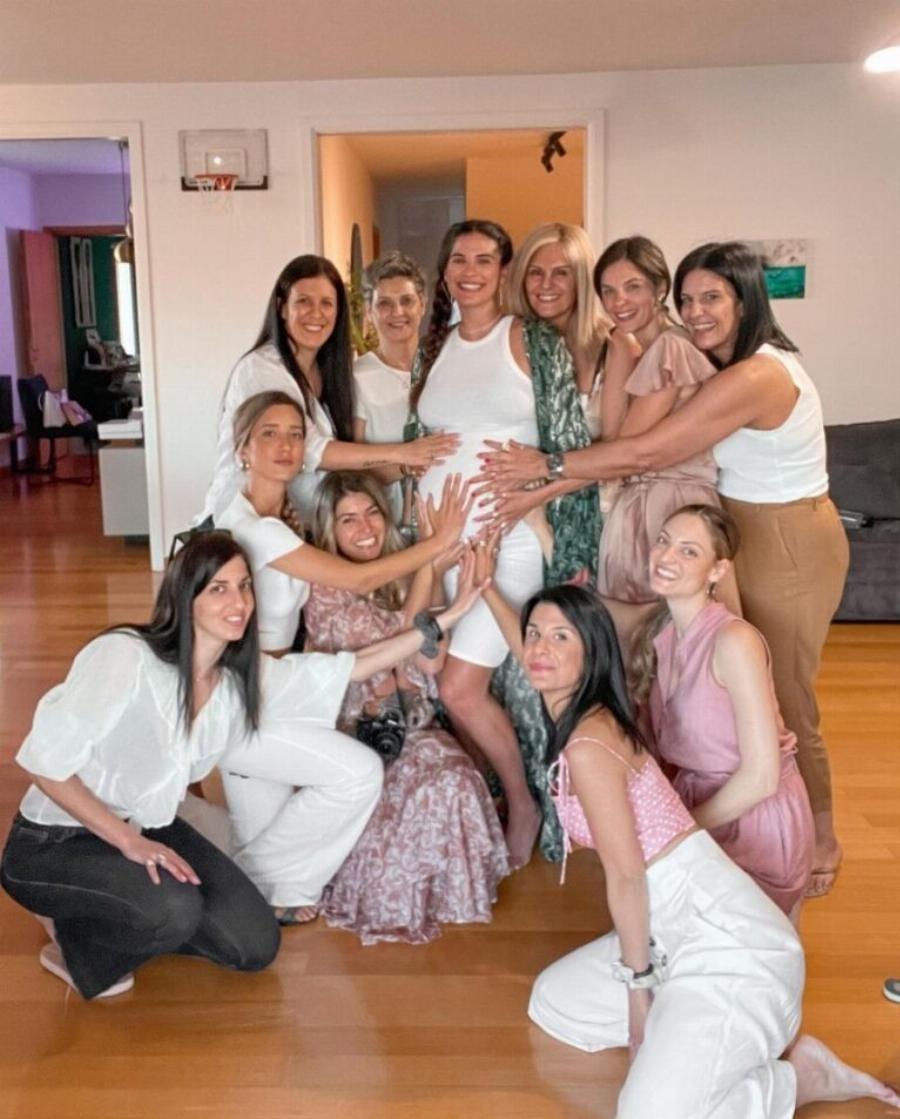 Χριστίνα Μπόμπα: Baby shower – Έκπληξη από τις φίλες της, λίγο πριν γίνει μητέρα για πρώτη φορά