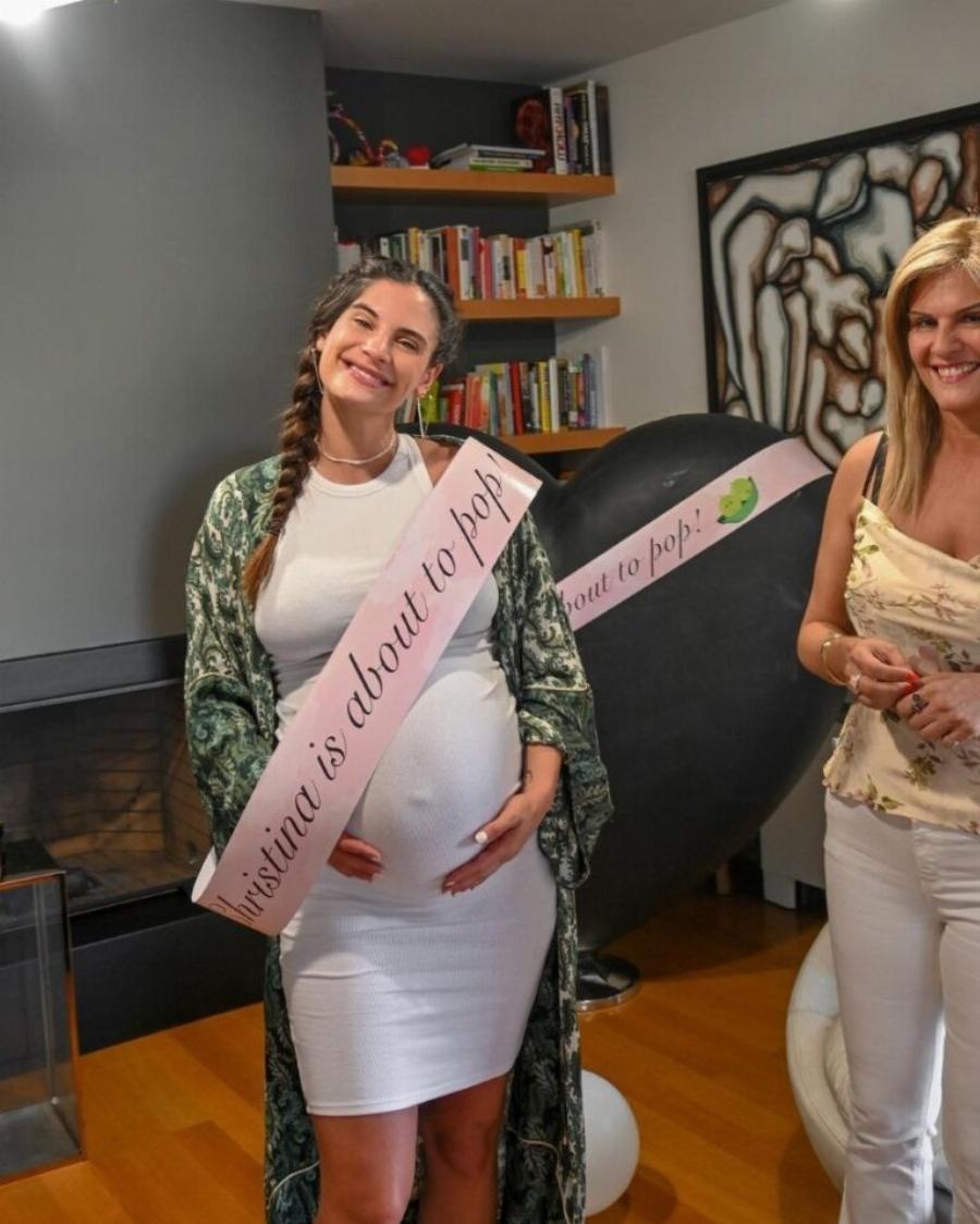 Χριστίνα Μπόμπα: Baby shower – Έκπληξη από τις φίλες της, λίγο πριν γίνει μητέρα για πρώτη φορά
