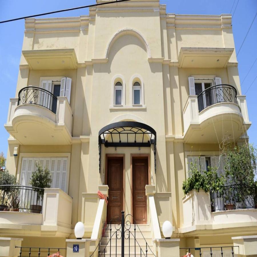 Γλυκά Νερά: Ο «σωματώδης κοντός», ο Γεωργιανός και οι 4 ληστείες στο μικροσκόπιο της αστυνομίας