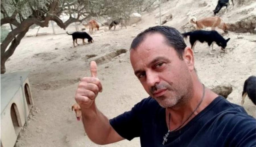 Τάκης Προεστάκης: Άφησε πίσω του τη νύχτα και ξόδεψε πάνω από 180.000 ευρώ για να σώσει τα αδέσποτα