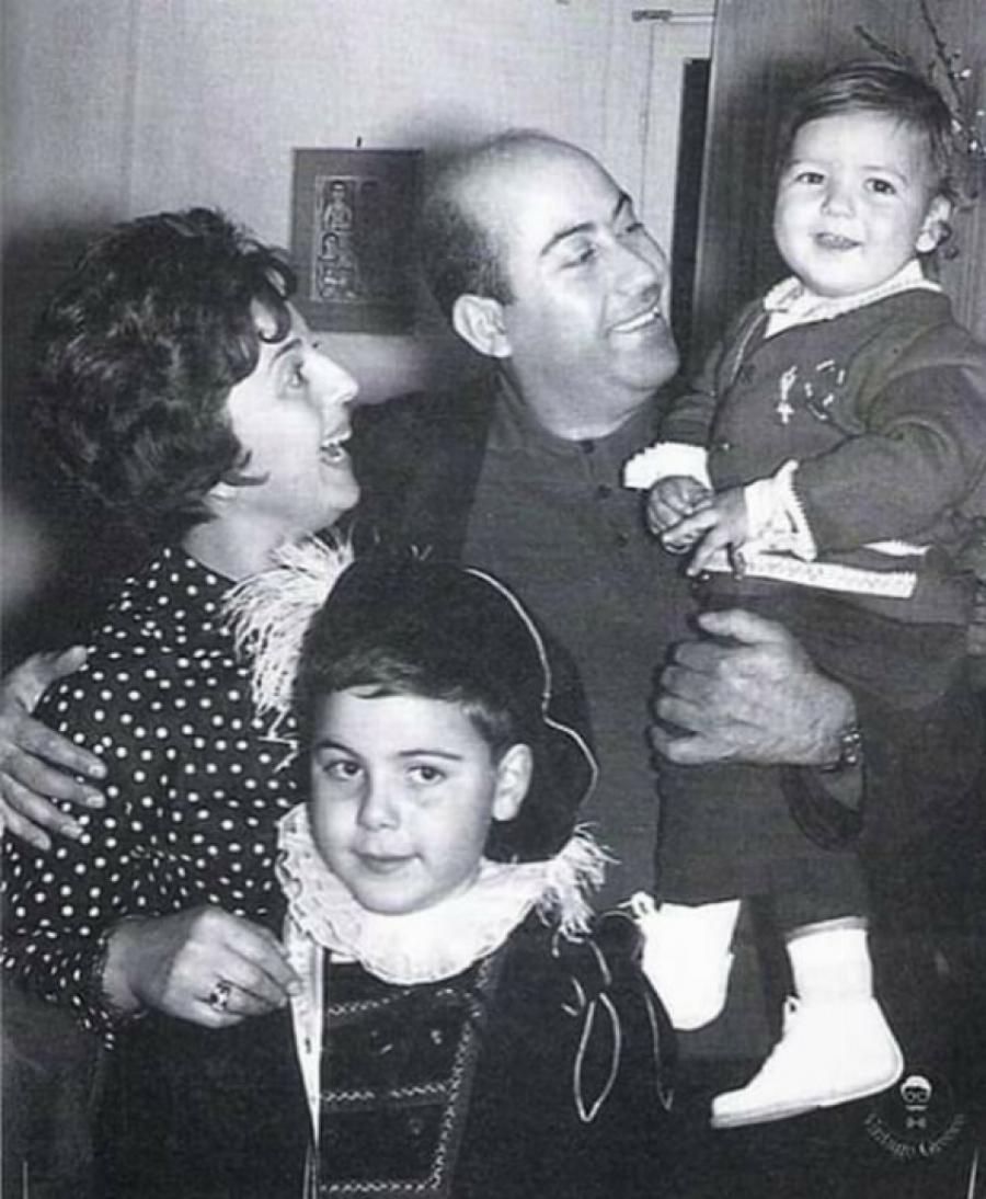 Θανάσης Βέγγος : Η αγάπη για την οικογένεια του και η σπάνια φωτογραφία μαζί τους