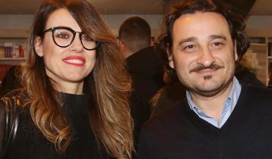 Βασίλης Χαραλαμπόπουλος: Υιοθέτησε το κουταβάκι που βρήκε πριν λίγες μέρες σε κάδο σκουπιδιών στο Πήλιο