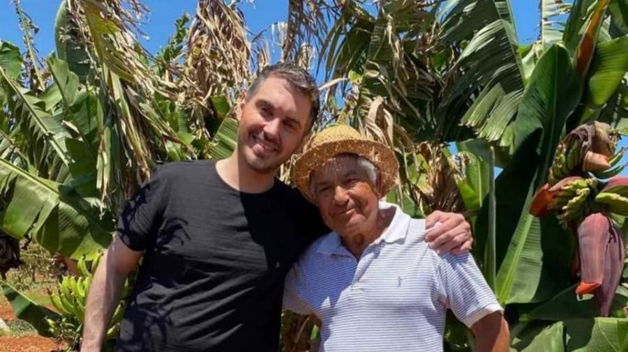 Μιχάλης Χατζηγιάννης: Η σχέση λατρείας με τον πατέρα του και το πρώτο κοινό τους βίντεο στον επίγειο παράδεισό τους