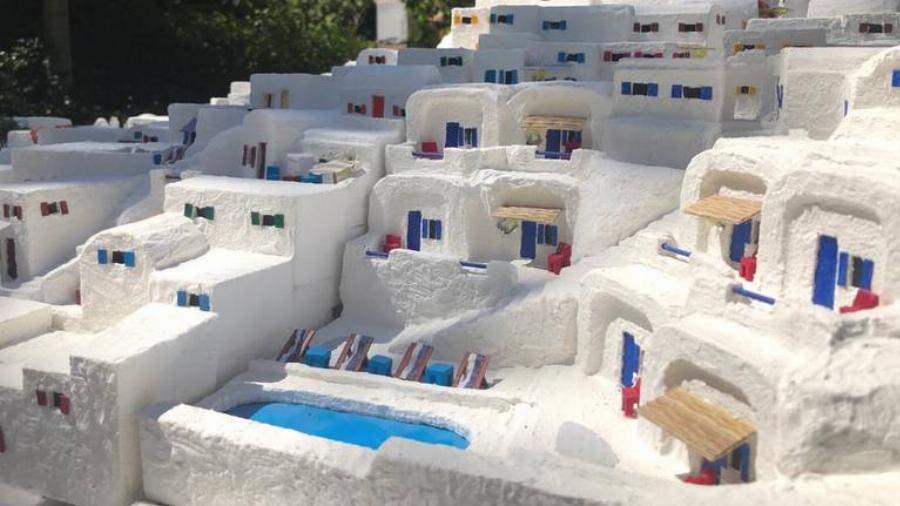 Σαντορίνη Μινιατούρα: Φιλλέληνας Ολλανδός την έφτιαξε στον κήπο του και θέλει όσο τίποτα να επισκεφτεί την Ελλάδα