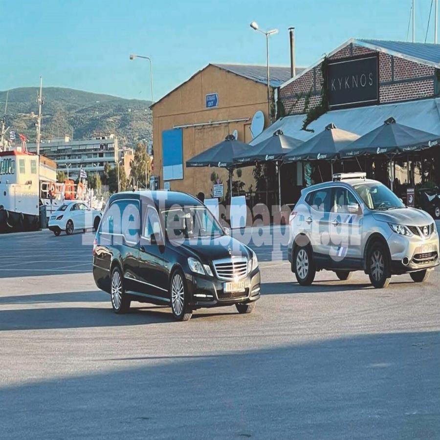 Κηδεία Καρολάιν: Θρήνος και οργή στο λιμάνι του Βόλου – Σε τραγική κατάσταση η μητέρα της