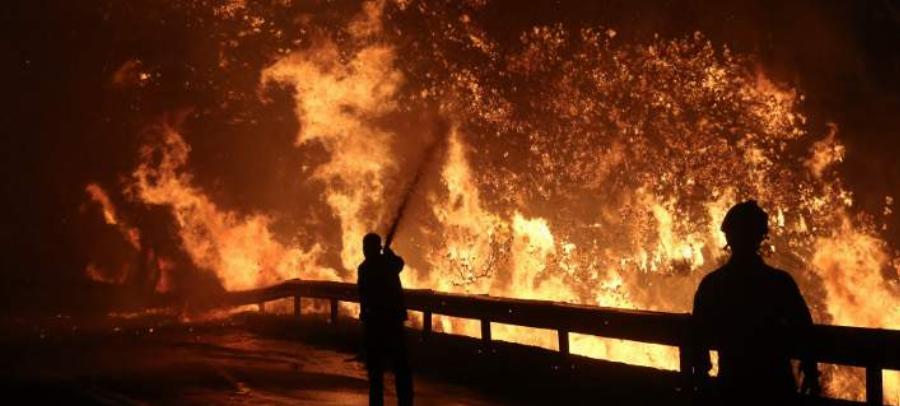 Έλληνες πυροσβέστες: Οι «Ταβλαδόροι» που παίζουν στα ζάρια την ζωή τους για να μας σώνουν