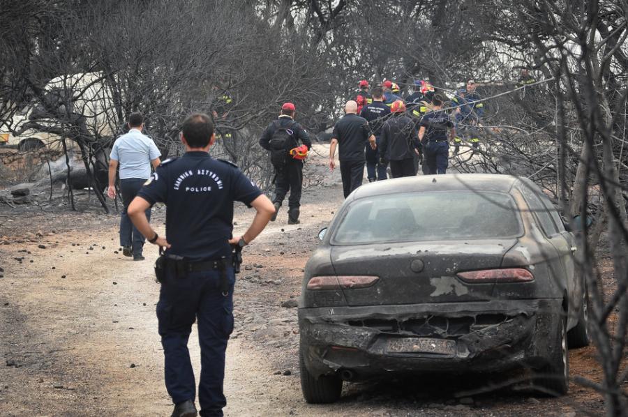 Έλληνες πυροσβέστες: Οι «Ταβλαδόροι» που παίζουν στα ζάρια την ζωή τους για να μας σώνουν