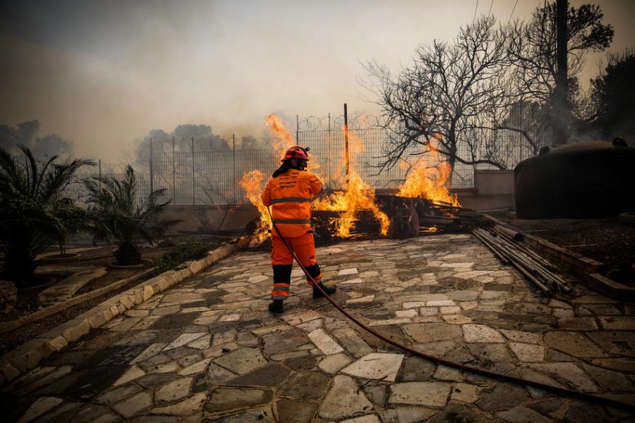 Έλληνες πυροσβέστες: Οι «Ταβλαδόροι» που παίζουν στα ζάρια την ζωή τους για να μας σώνουν