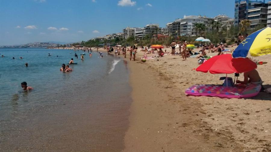 Παλαιό Φάληρο: Έκανε βόλτες ολόγυμνος στην παραλία γεμάτη κόσμο και κατέληξε τελικά στο Τμήμα