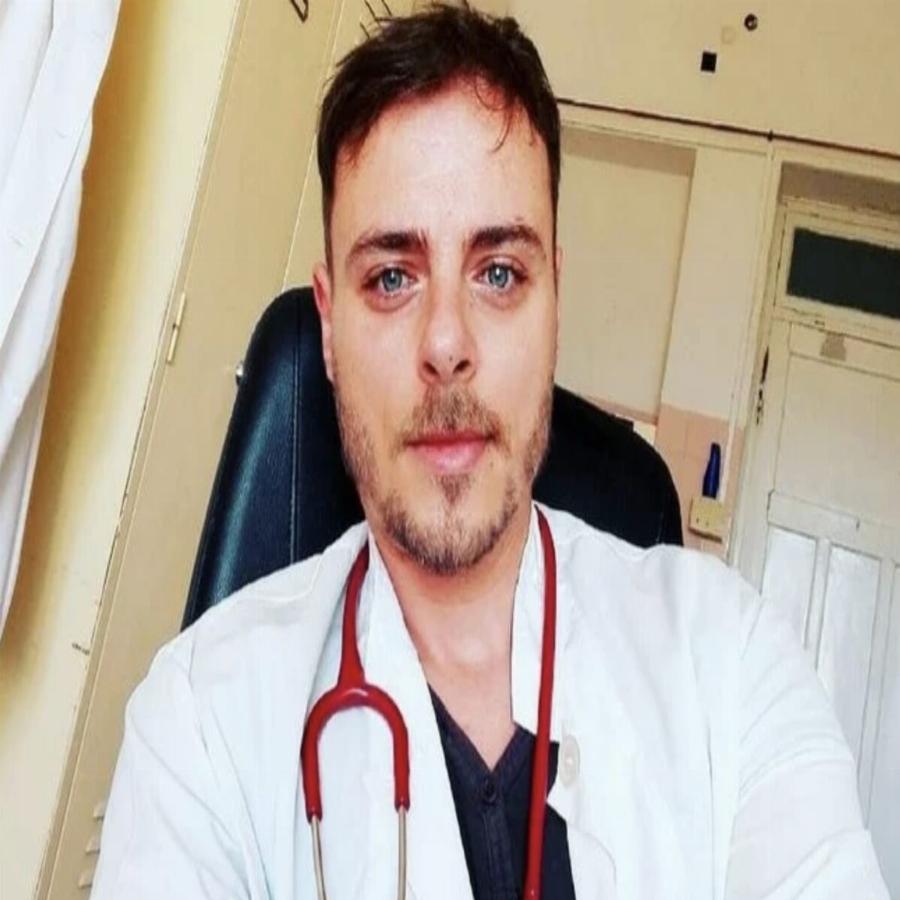 Νίκος Μίχας γιατρός: «Χάνεται κόσμος από τα εμβόλια, είναι τρέλα»