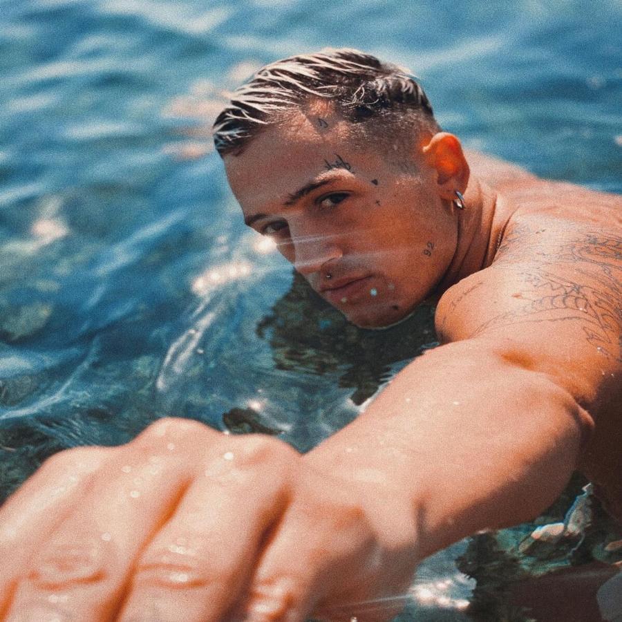 Τάσος Ξιαρχό: «6 χρονών με βίασε ένα αγόρι της γειτονιάς, σε ένα χωράφι. Μου έκλεινε το στόμα να μην ακουστώ»