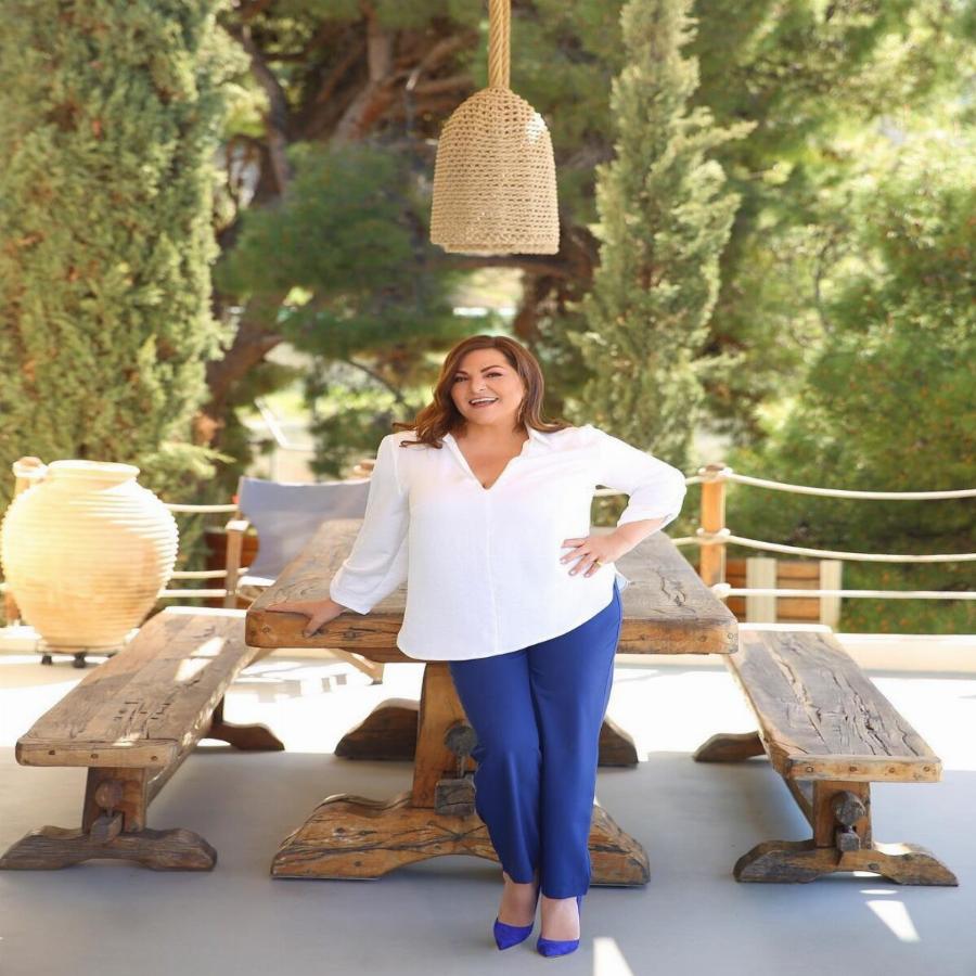 Βίκυ Σταυροπούλου: Ακομπλεξάριστη ποζάρει με το μαγιό της χωρίς φίλτρα και ρετούς