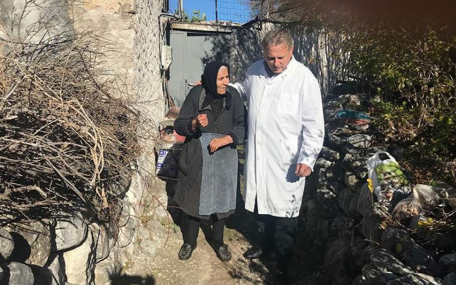 Ανάργυρος Μαριόλης: Ο Έλληνας επιστήμονας που ανακηρύχθηκε “Καλύτερος γιατρός της Ευρώπης”