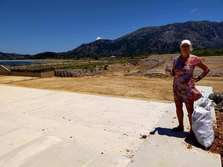 Ολλανδοί τουρίστες: «Έβαλαν τα γυαλιά» στους Κρητικούς για το μάζεμα των σκουπιδιών