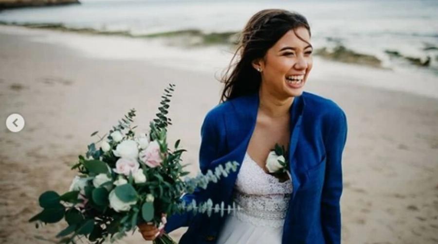 Γλυκά Νερά: «Δεν την άφηνε λεπτό μόνη» – Η πρόβα νυφικού της Καρολάιν όταν έκανε όνειρα για τη ζωή της