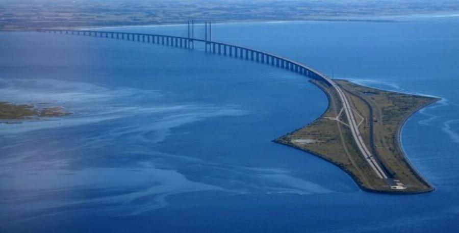 Θαύμα της μηχανικής: Η γέφυρα που μετατρέπεται σε τούνελ και συνδέει τη Σουηδία με τη Δανία