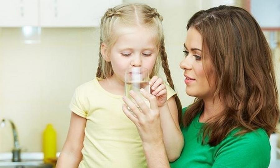 Το κυλικείο του σχολείου δεν δίνει νερό στη διψασμένη κόρη μου για να μη χρωστάμε 0,20€ στο τέλος της χρονιάς