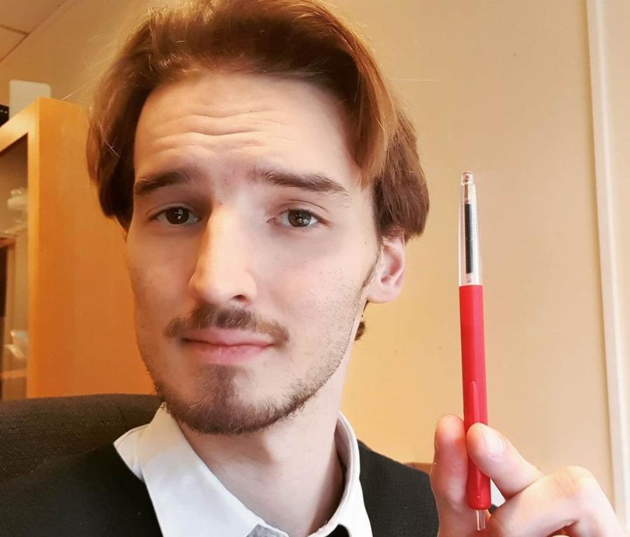 Βέλγος φιλέλληνας που μιλά άπταιστα ελληνικά σαρώνει το διαδίκτυο με το βίντεο του