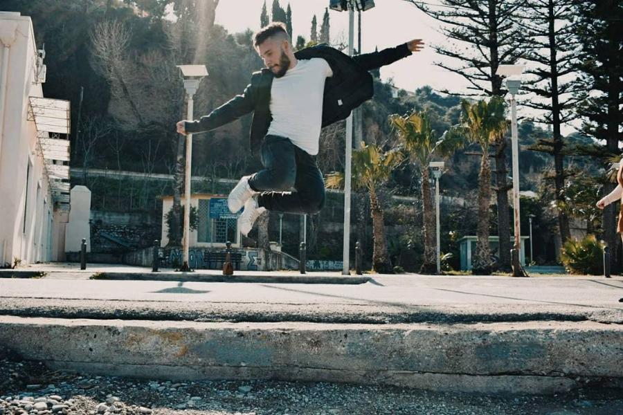 Βασίλης Θεοδωρόπουλος: «Μεγάλωσα με 9 αδέλφια, κάθε χρόνο η μάνα μου ερχόταν με ένα παιδί στο σπίτι»