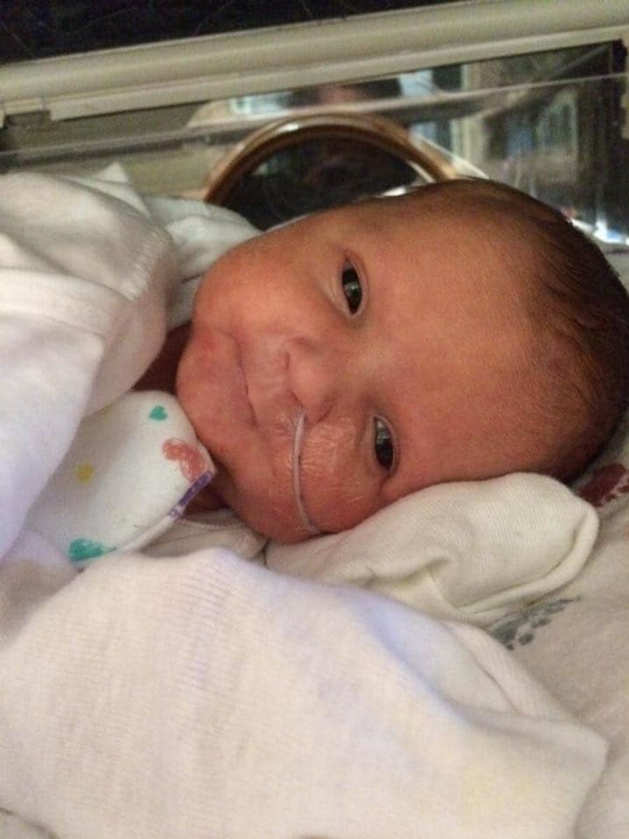 Πρόωρα μωράκια χαμογελούν γιατί βγήκαν νικητές