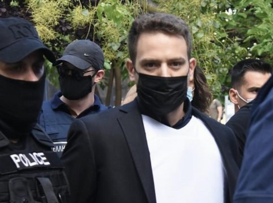 Γλυκά Νερά αποκάλυψη: «Ποινικό αδίκημα το ότι ο 28χρονης Μπάμπης τα είχε με την 14χρονη Καρολάιν»