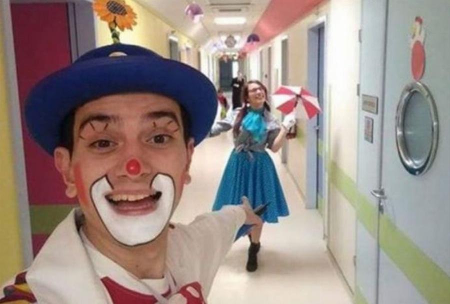 ΑΧΕΠΑ: Ο κλόουν που σκορπάει χαμόγελα στα άρρωστα παιδάκια