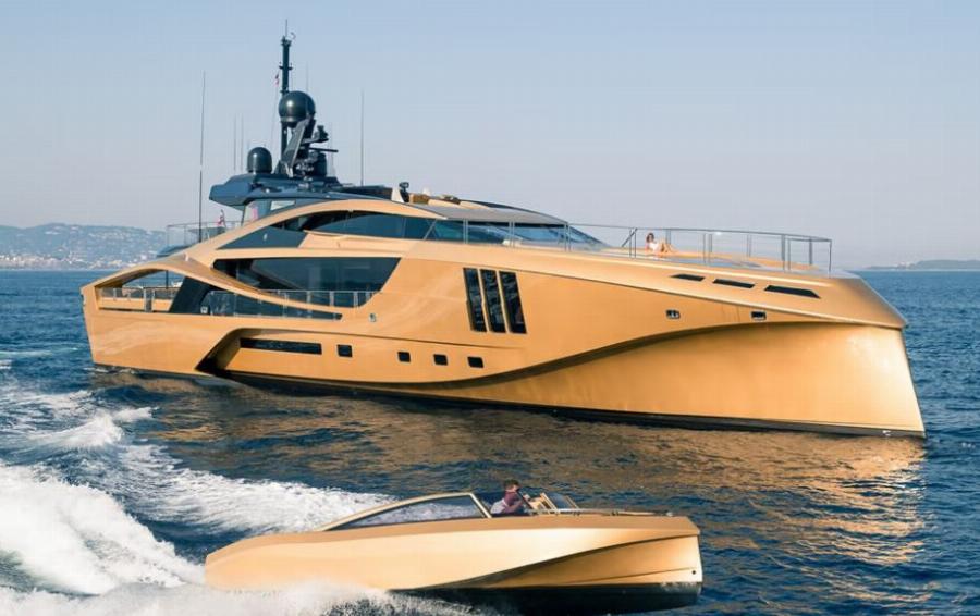 Μύκονος: Άναυδοι όλοι στο νησί με το υπεπολυτελές χρυσό γιοτ που έκανε την εμφάνισή του