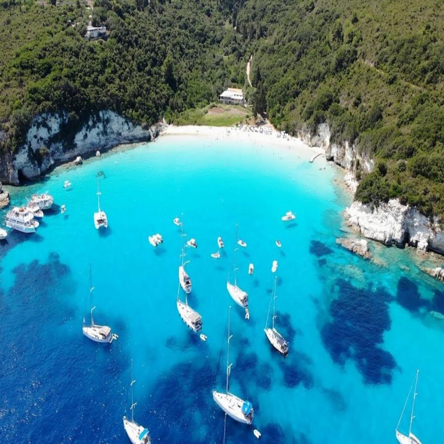 Παξοί – Αντίπαξοι: Ένας τροπικός παράδεισος με εξωτικές παραλίες καταμεσής του Ιονίου